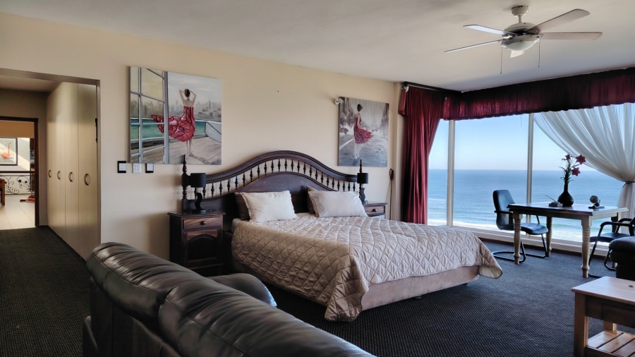 7 Bedroom Property for Sale in Outeniqua Strand Western Cape